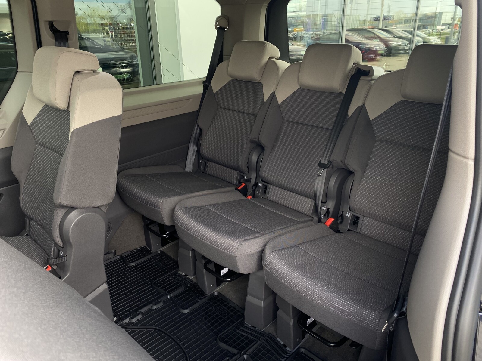 Volkswagen Multivan - zdjęcie 13