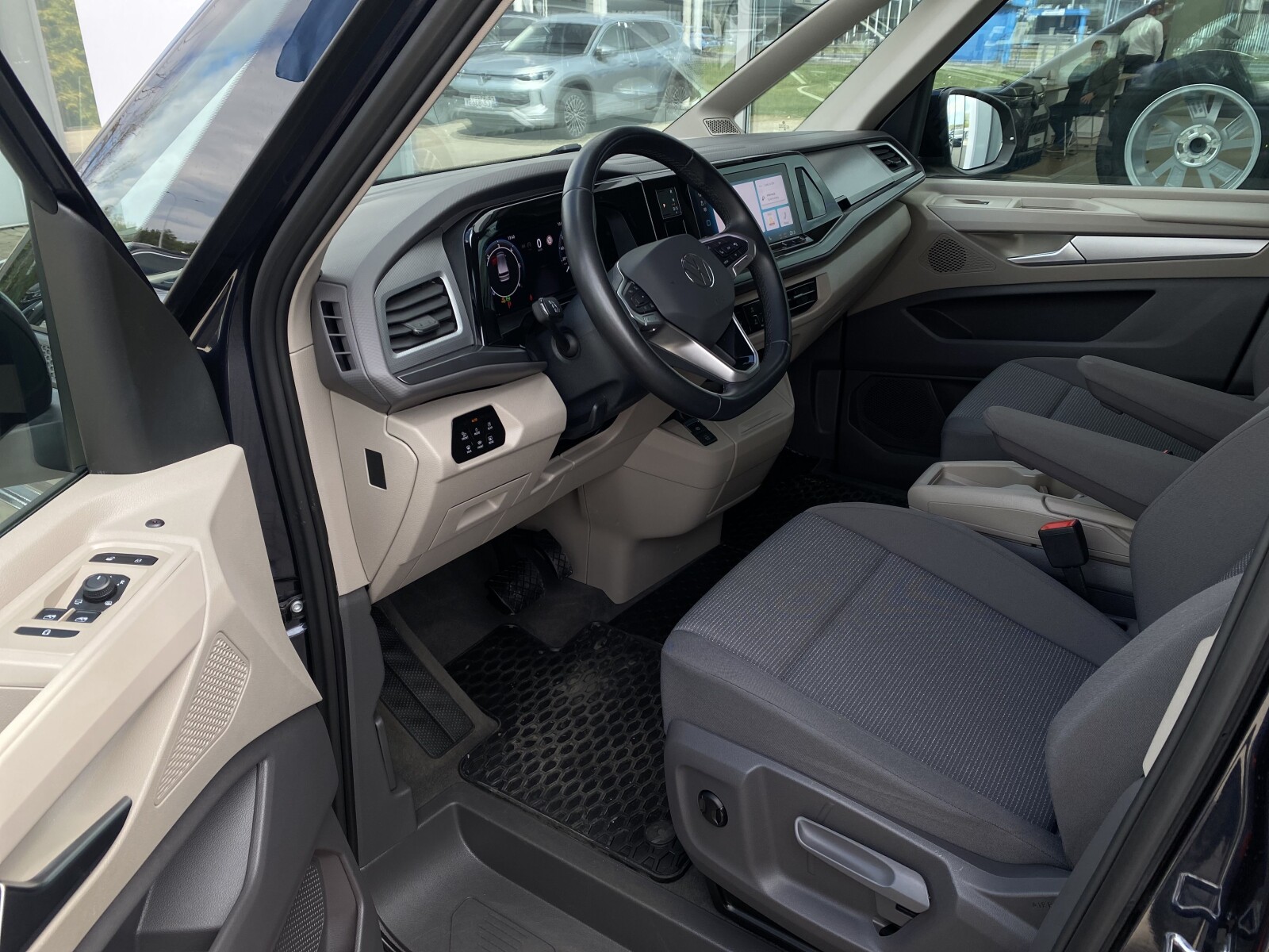 Volkswagen Multivan - zdjęcie 9