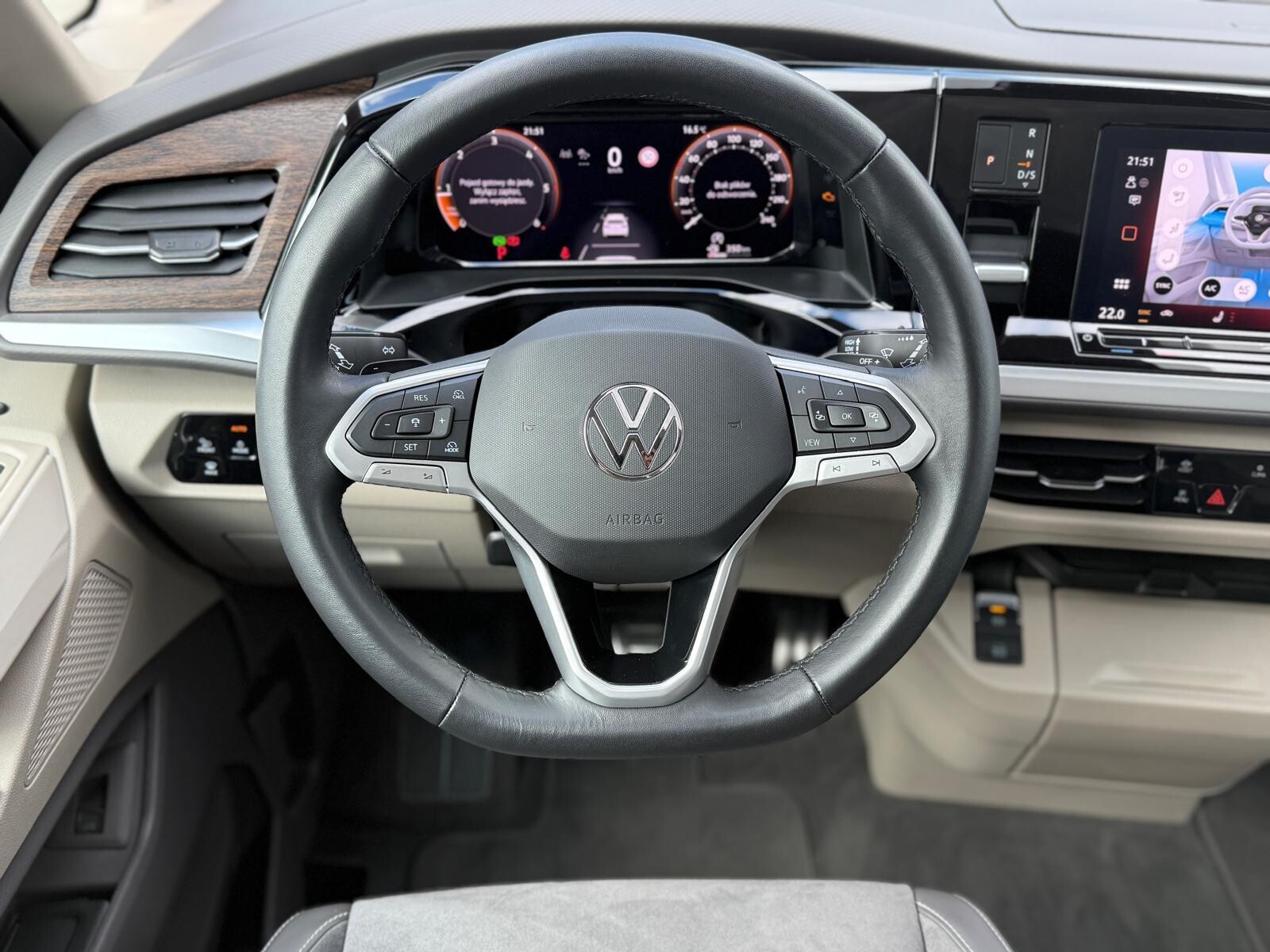 Volkswagen Multivan - zdjęcie 11