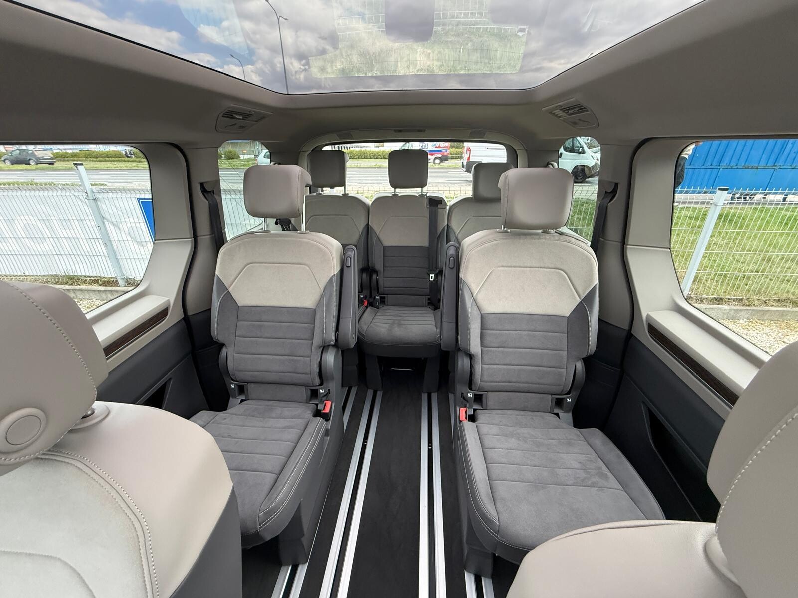 Volkswagen Multivan - zdjęcie 27