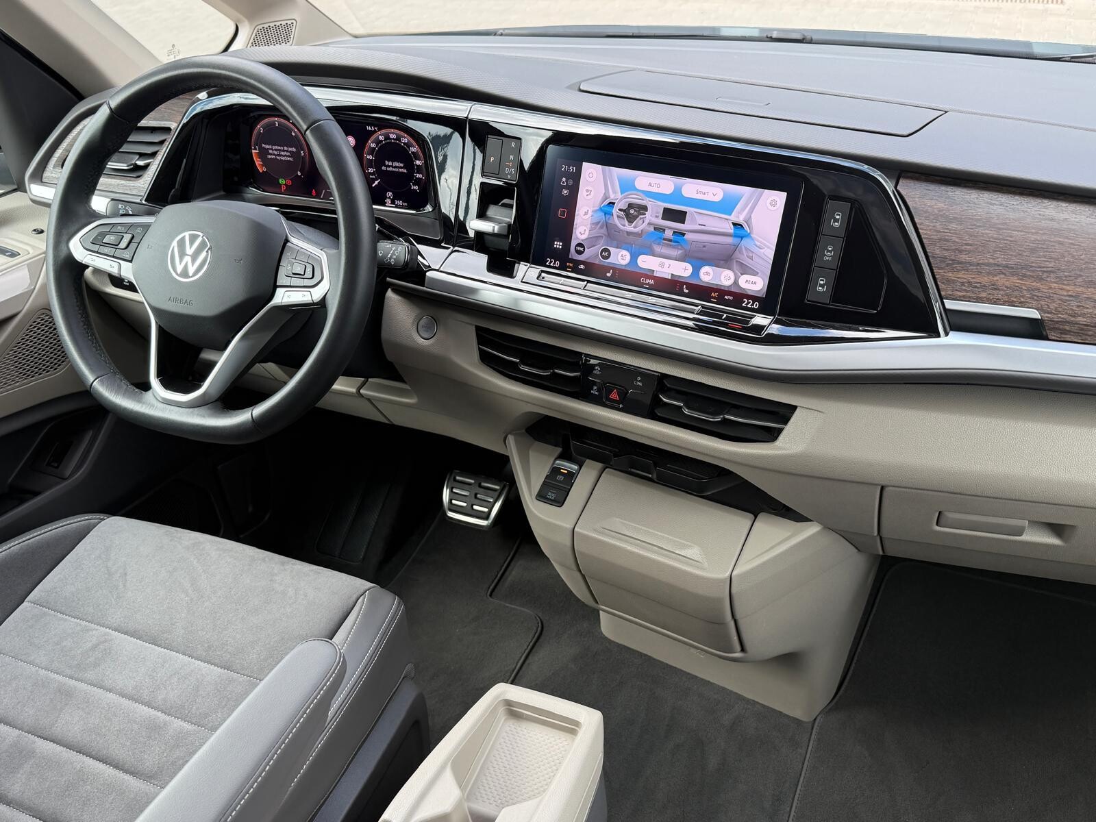 Volkswagen Multivan - zdjęcie 12