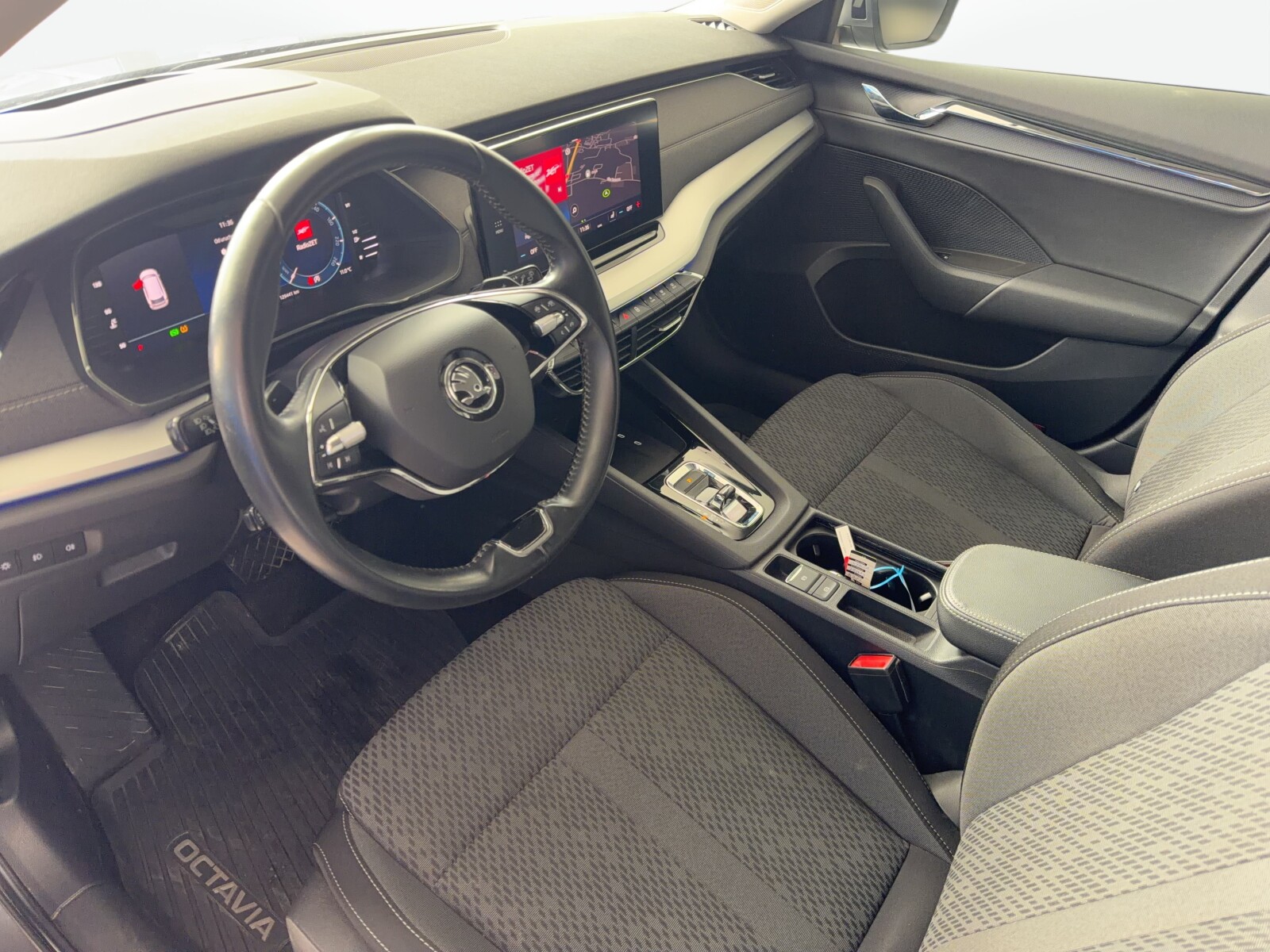 Škoda Octavia Combi - zdjęcie 9