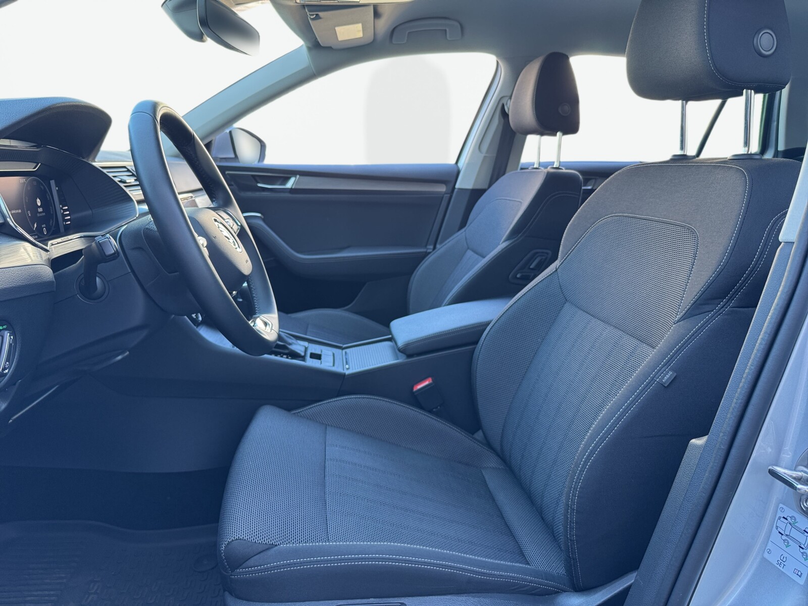 Škoda Superb Combi - zdjęcie 10