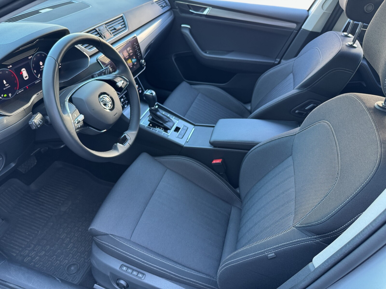 Škoda Superb Combi - zdjęcie 11