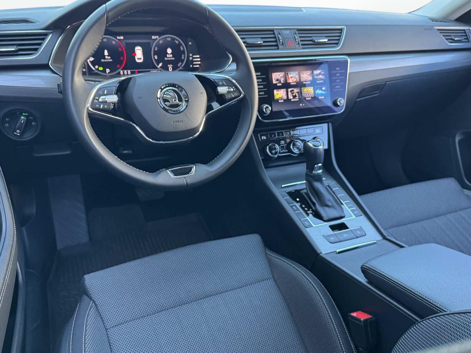 Škoda Superb Combi - zdjęcie 16