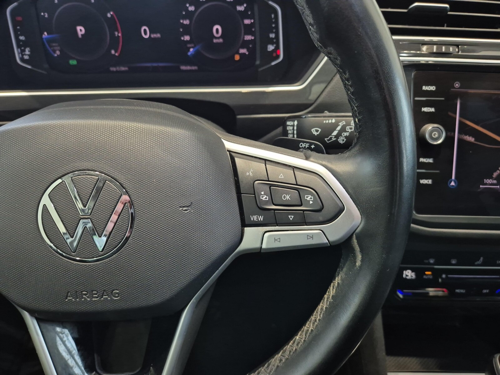 Volkswagen Tiguan - zdjęcie 16