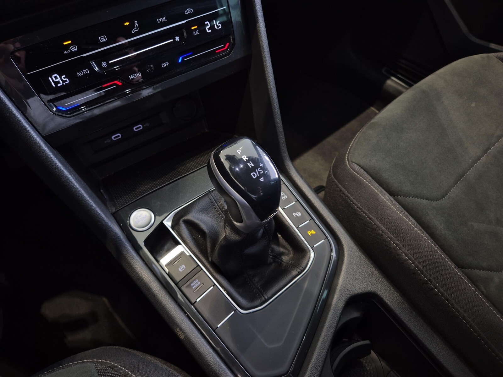 Volkswagen Tiguan - zdjęcie 12