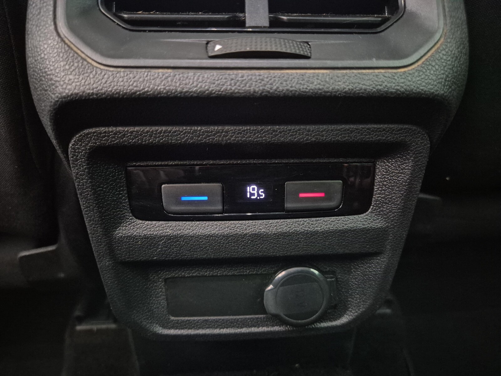 Volkswagen Tiguan - zdjęcie 28