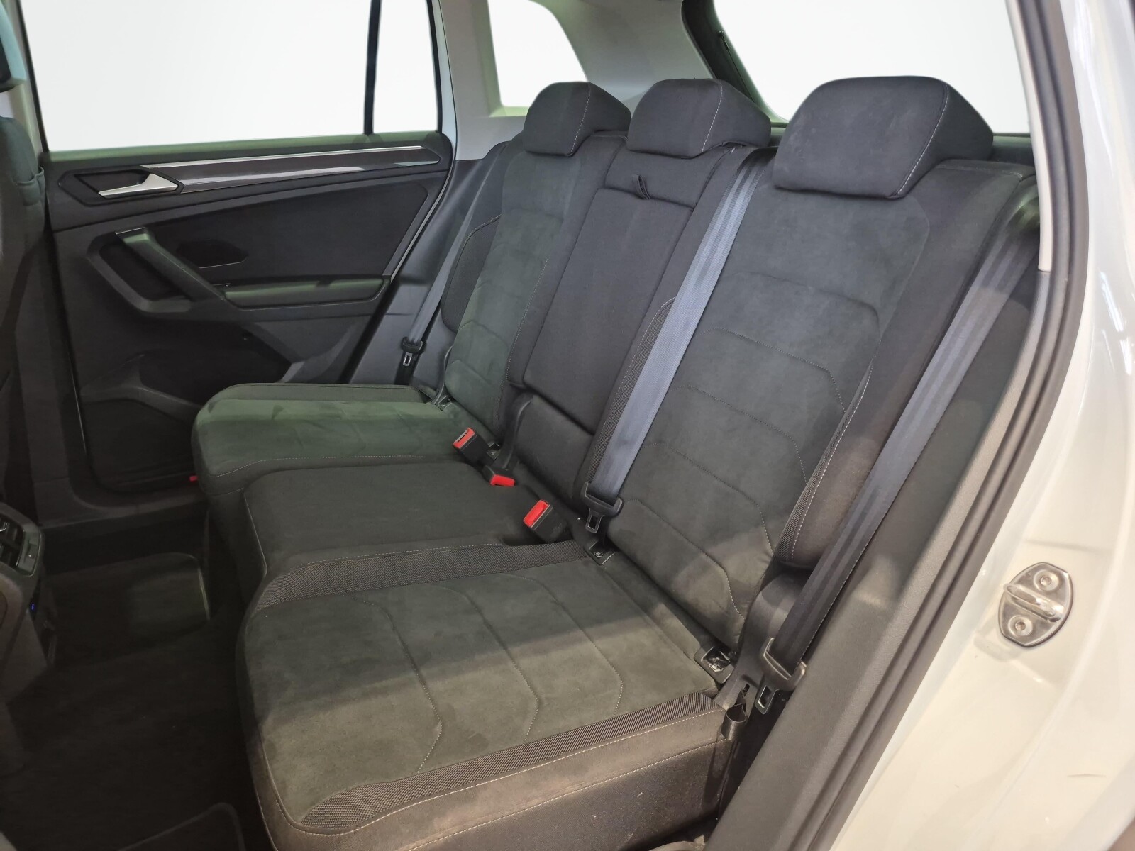 Volkswagen Tiguan - zdjęcie 30
