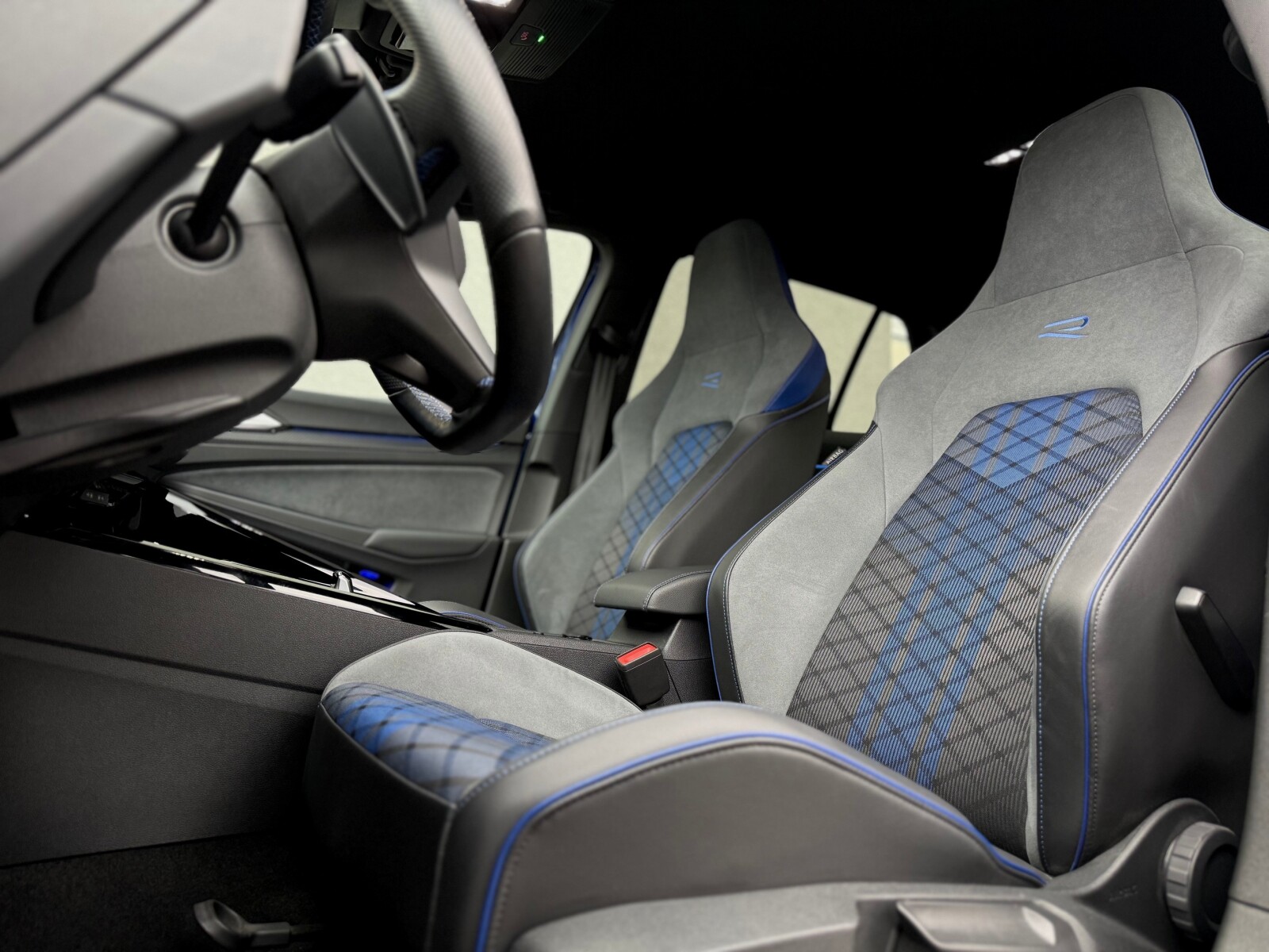 Volkswagen Golf - zdjęcie 9