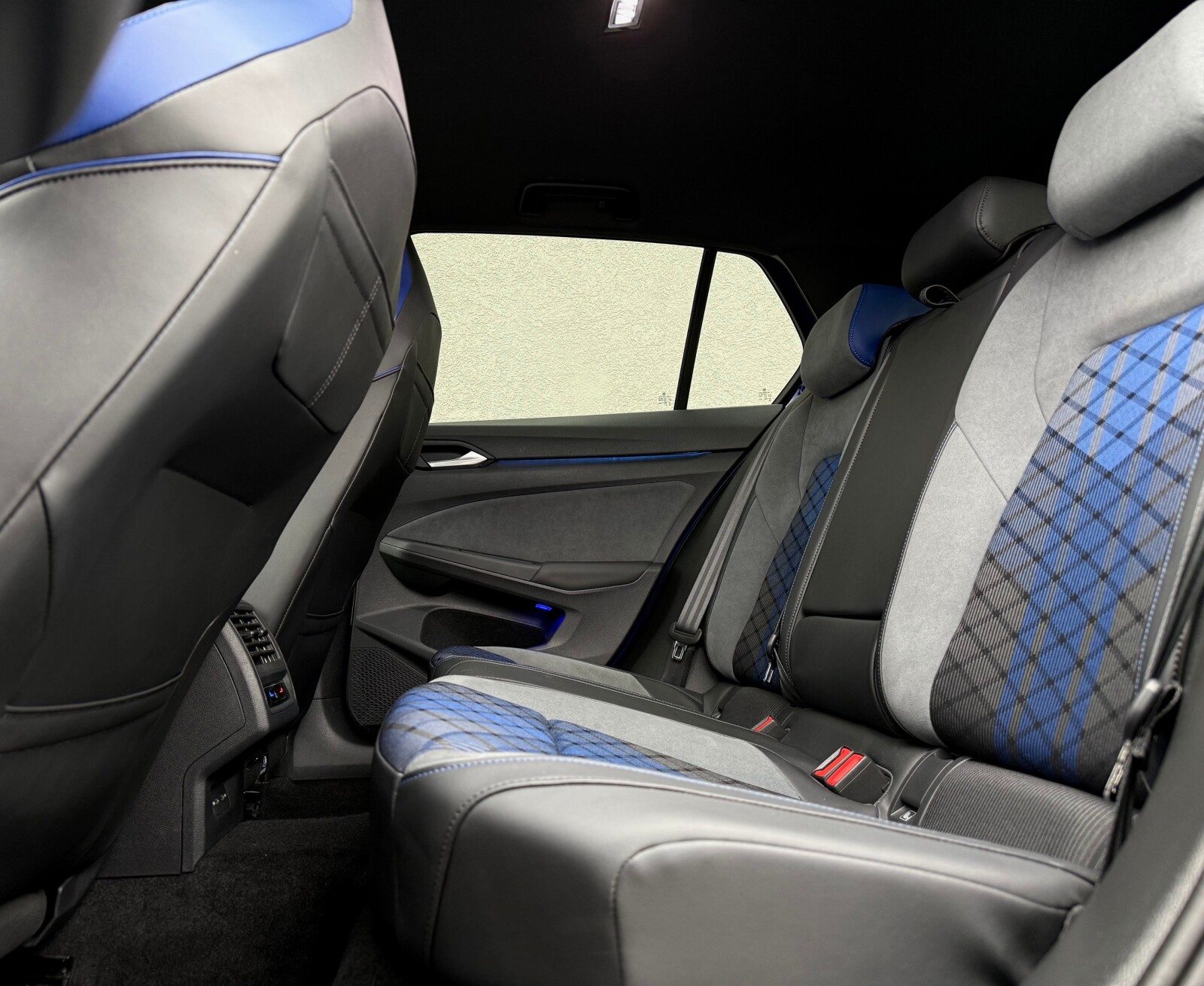 Volkswagen Golf - zdjęcie 11