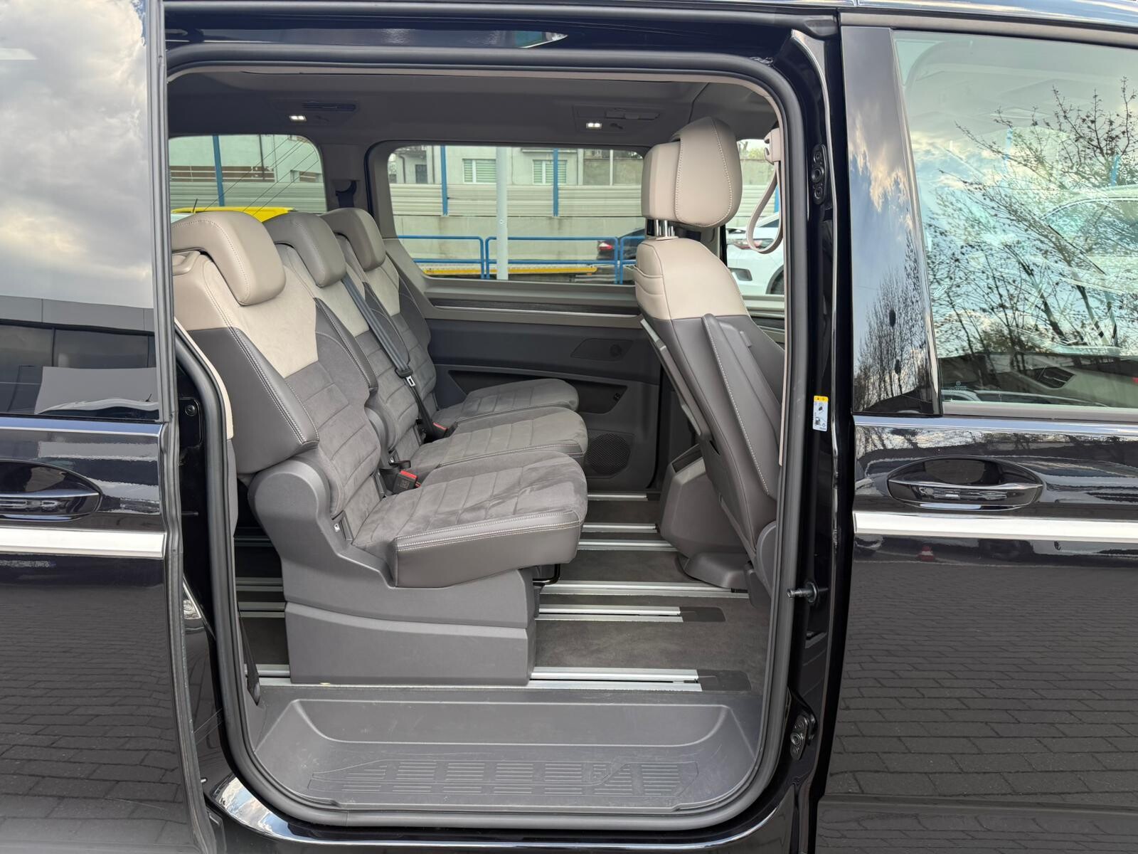 Volkswagen Multivan - zdjęcie 19