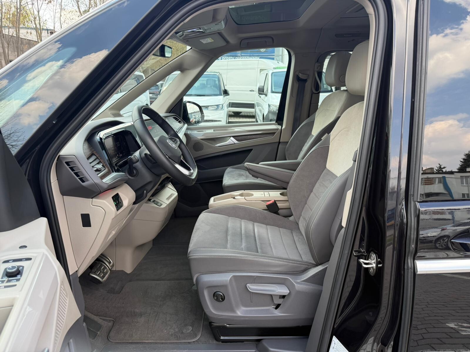 Volkswagen Multivan - zdjęcie 11
