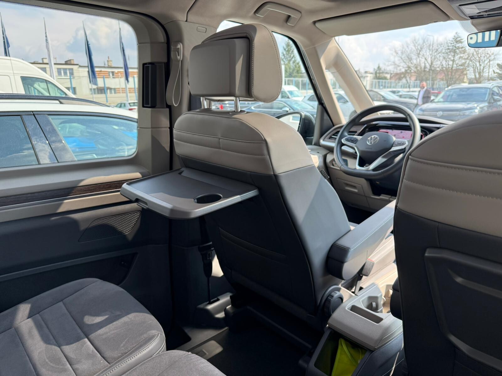 Volkswagen Multivan - zdjęcie 20