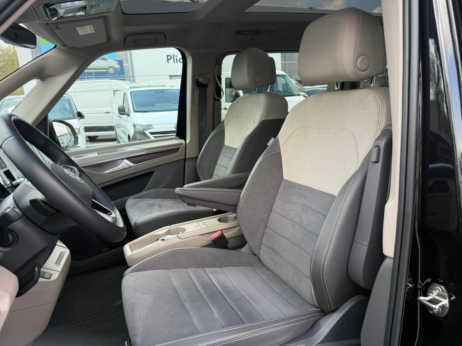 Volkswagen Multivan - zdjęcie 12