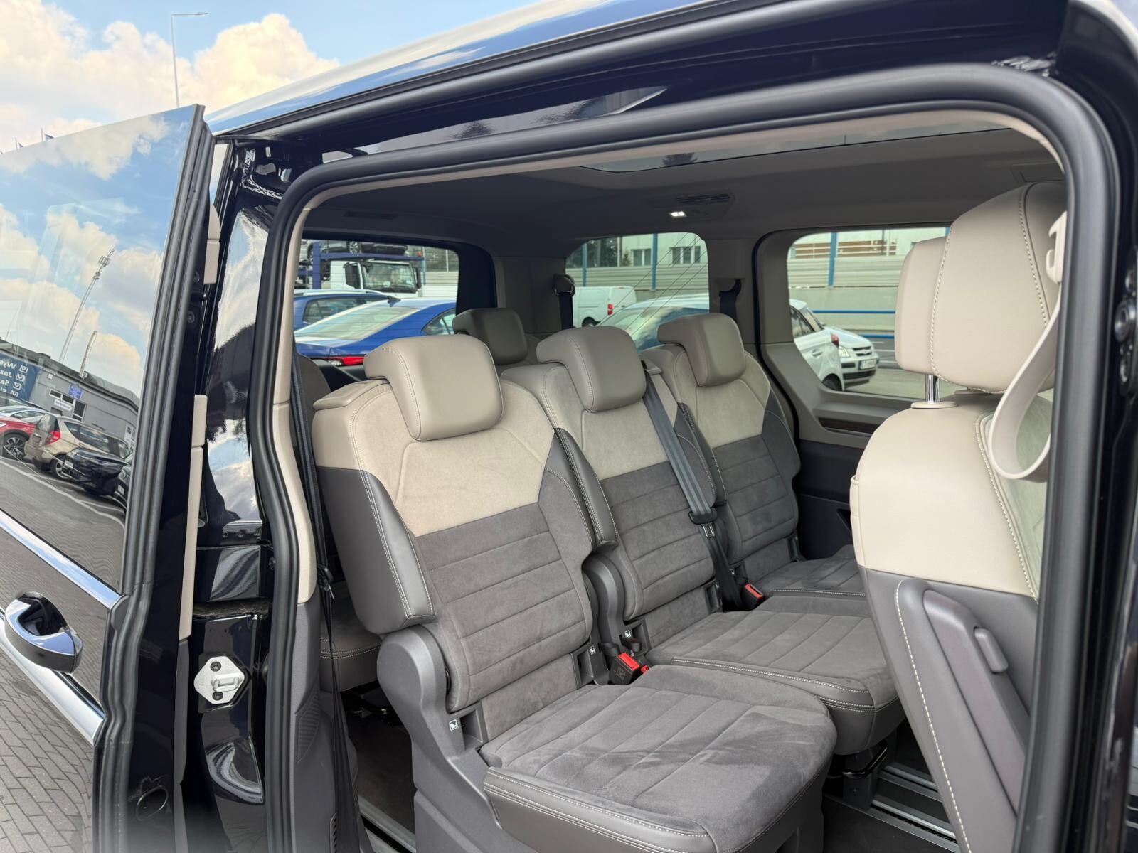 Volkswagen Multivan - zdjęcie 18