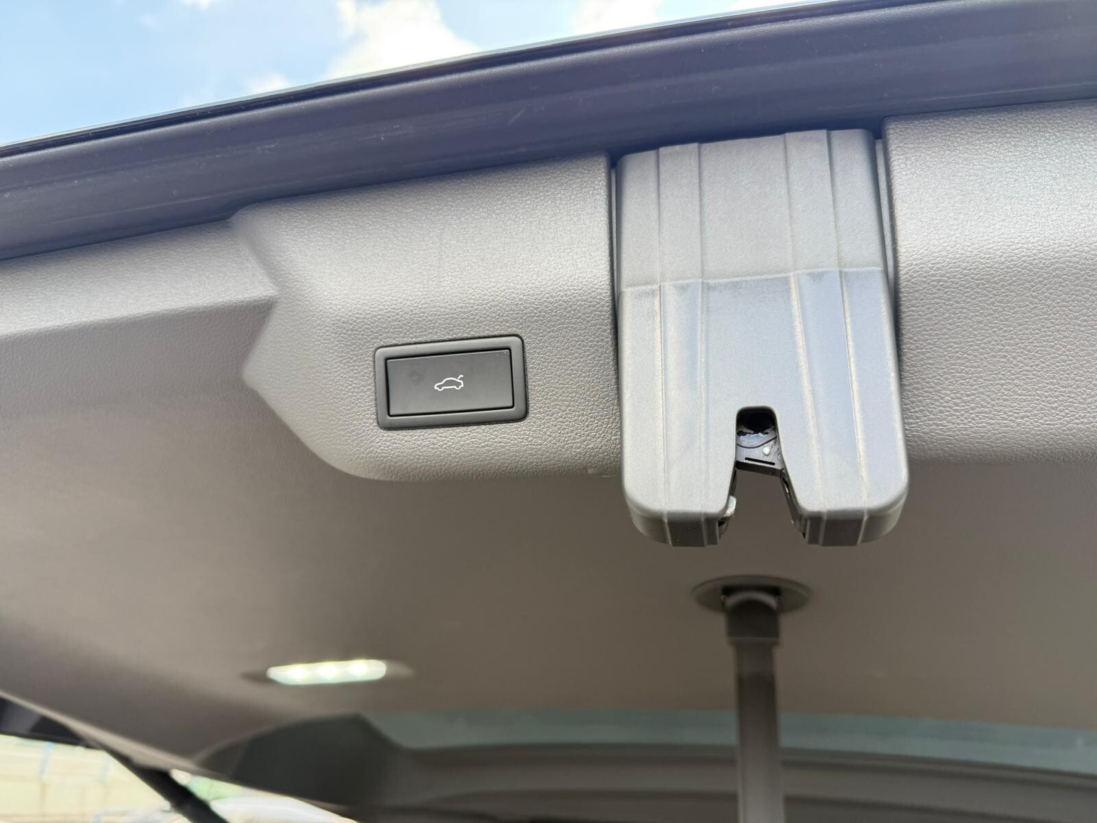 Volkswagen Multivan - zdjęcie 10