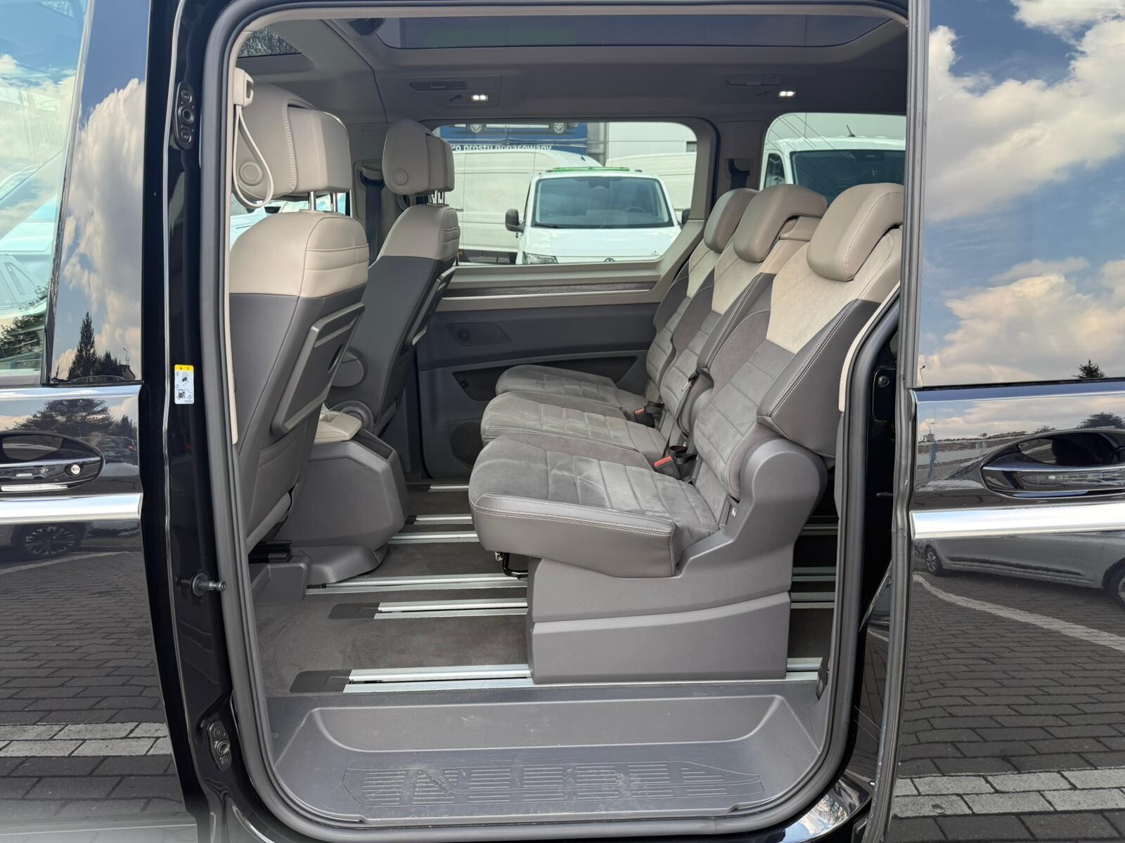 Volkswagen Multivan - zdjęcie 13