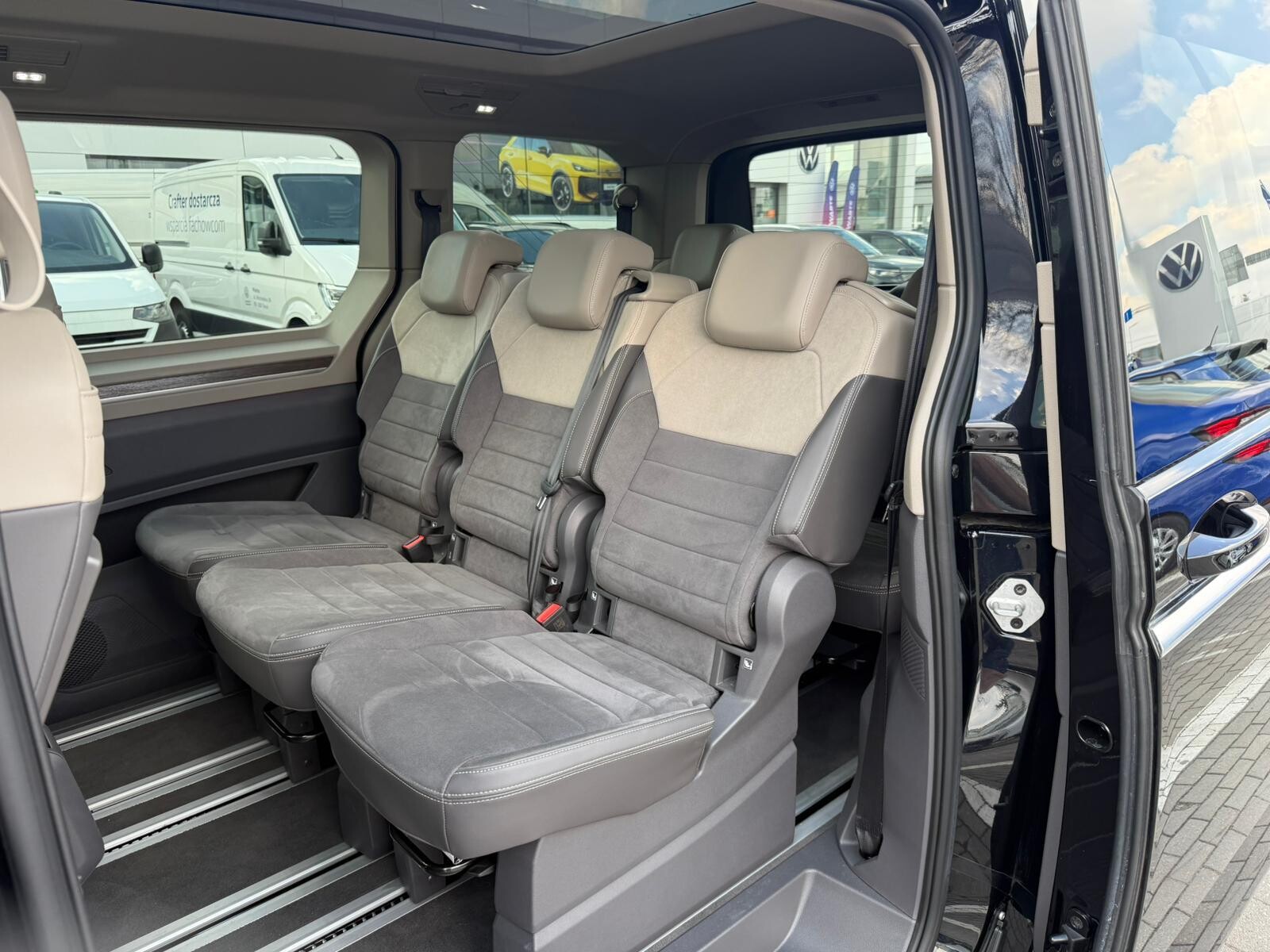 Volkswagen Multivan - zdjęcie 14