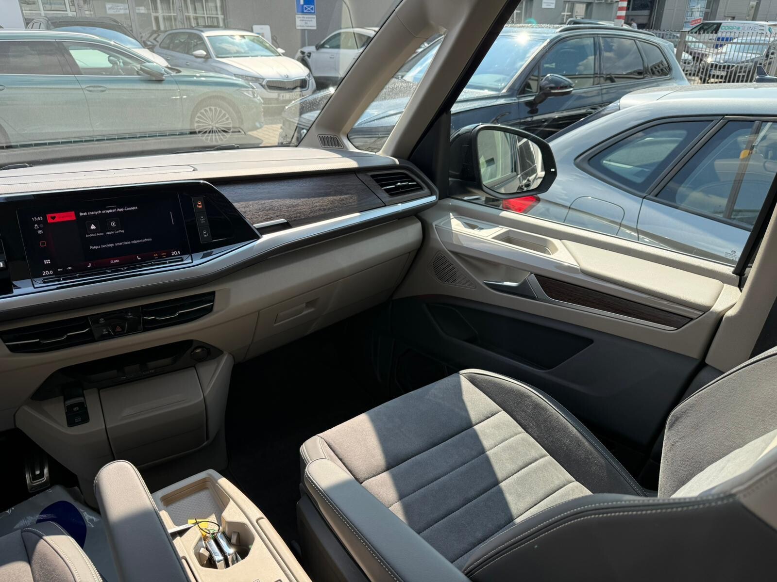Volkswagen Multivan - zdjęcie 23