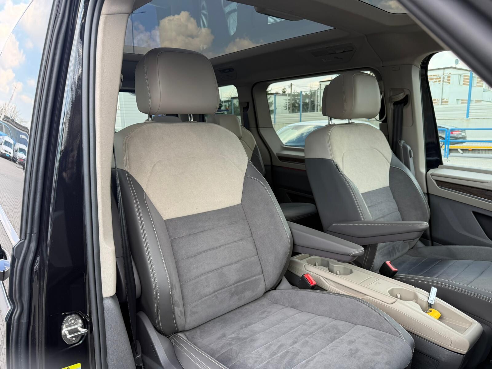 Volkswagen Multivan - zdjęcie 17