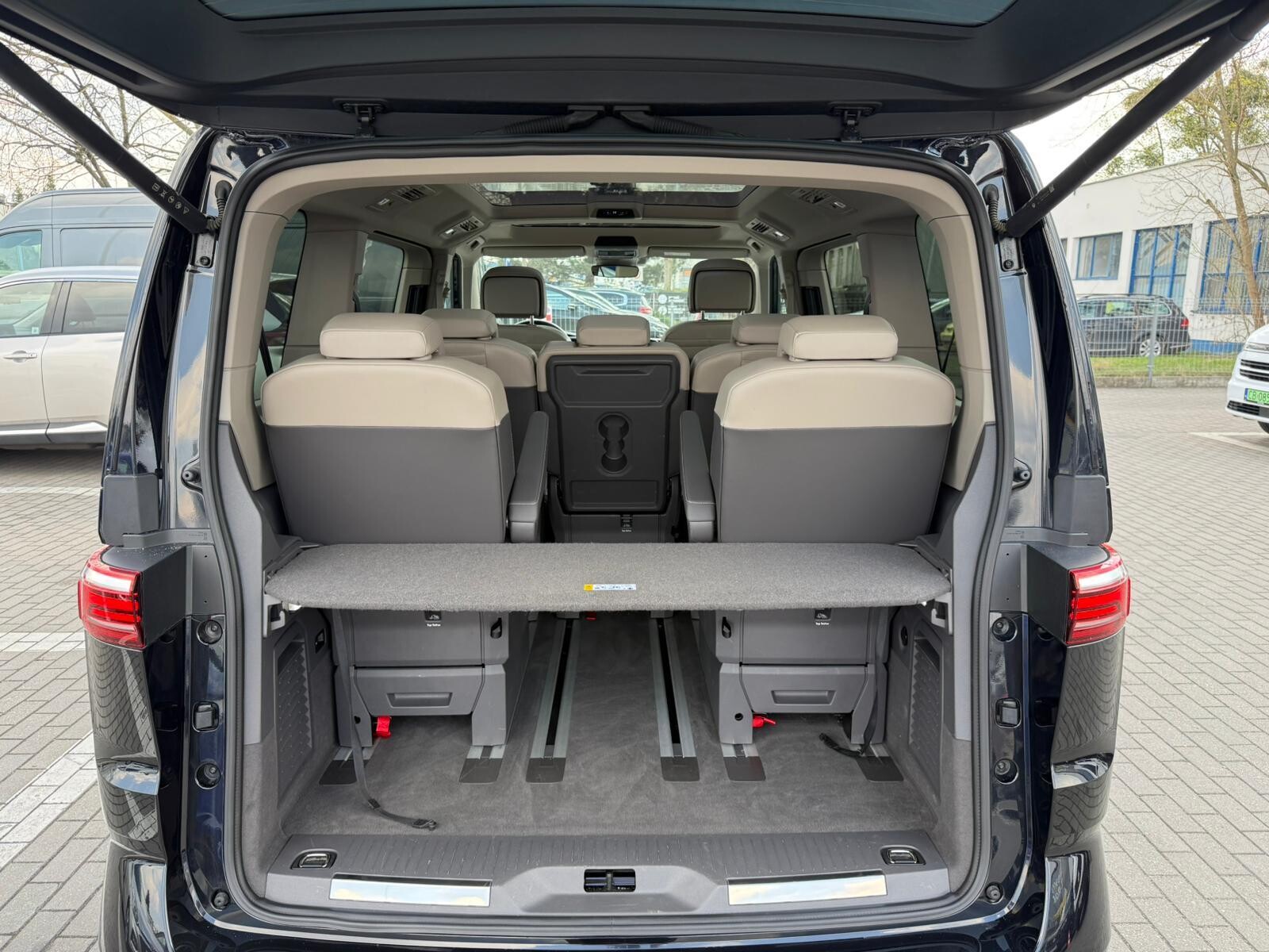 Volkswagen Multivan - zdjęcie 9