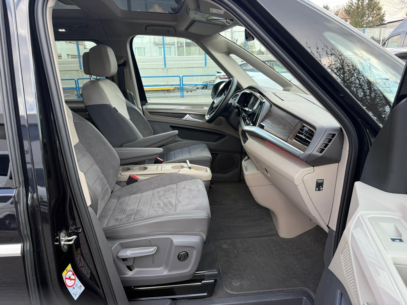 Volkswagen Multivan - zdjęcie 16