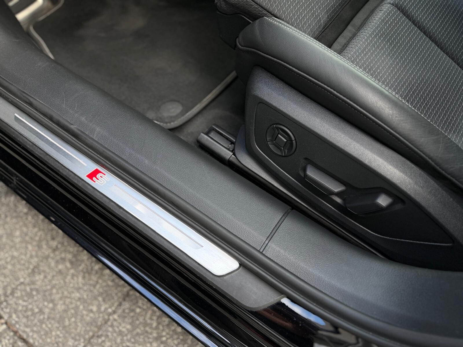Audi S6 Avant - zdjęcie 18