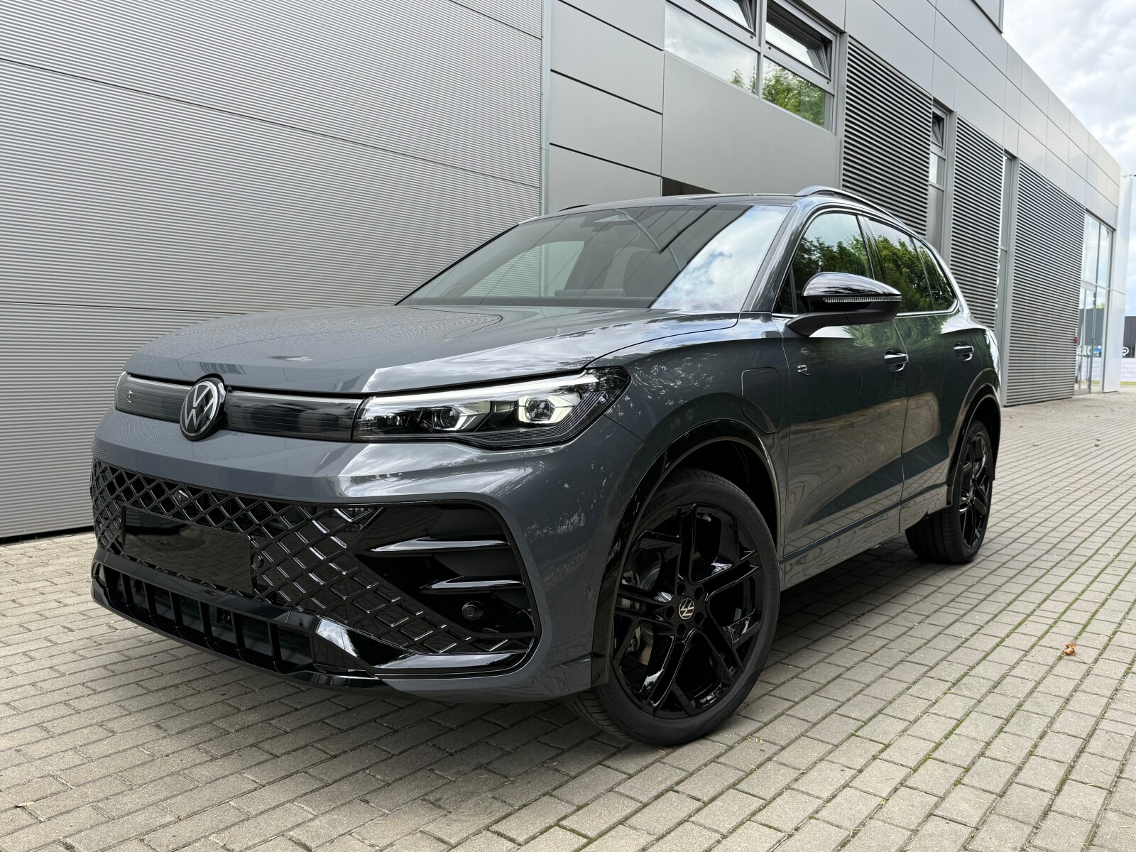 OD RĘKI ! Tiguan R-Line Plus 1,5 EHybrid 130 KW / 177 KM DSG