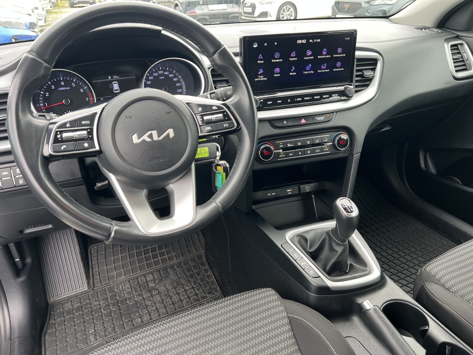 Kia Ceed - zdjęcie 24