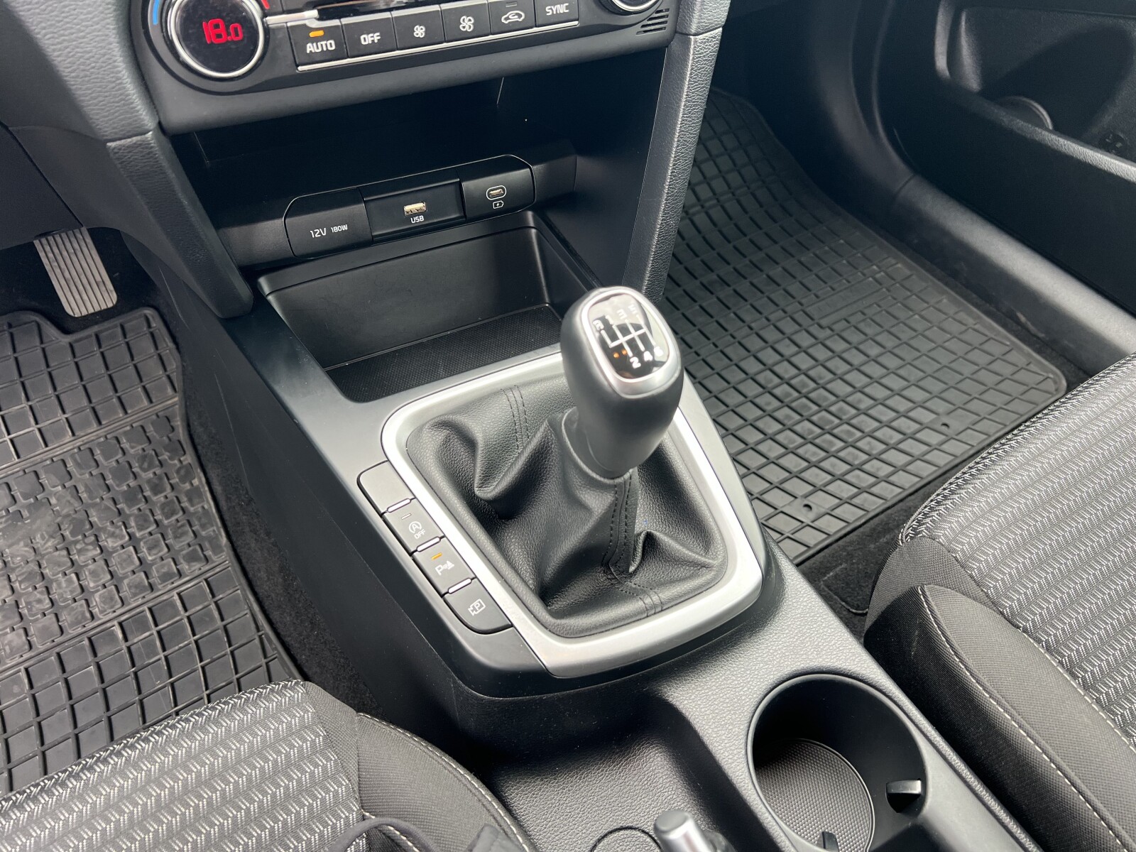 Kia Ceed - zdjęcie 22