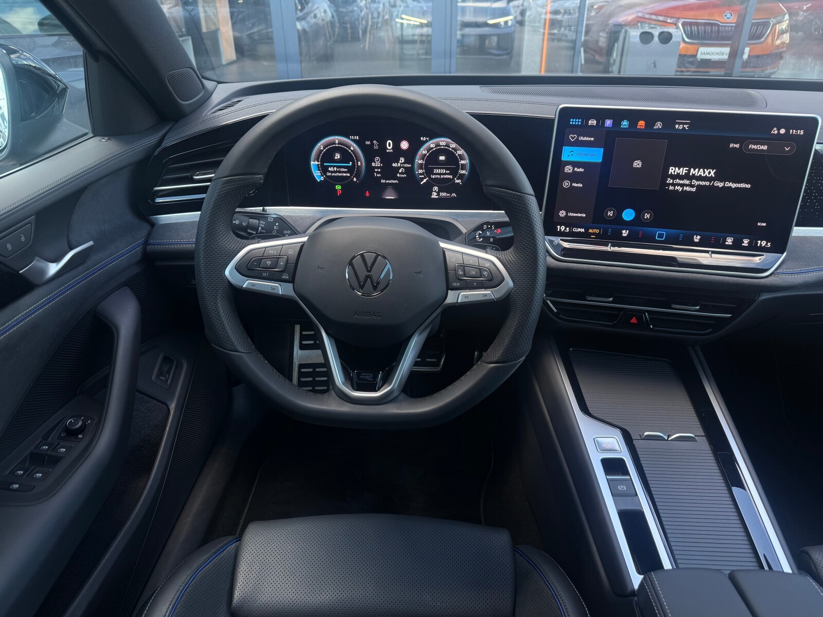 Volkswagen Passat Variant - zdjęcie 17