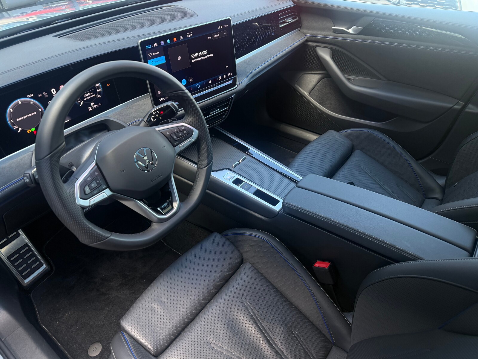 Volkswagen Passat Variant - zdjęcie 18
