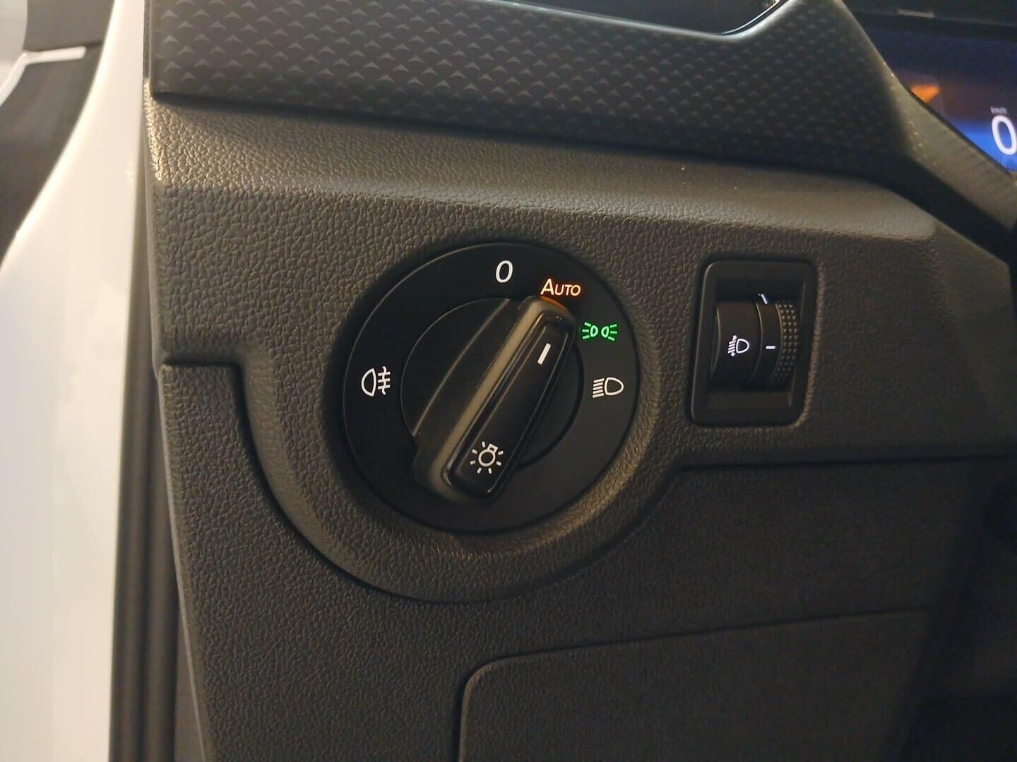 Volkswagen T-Cross - zdjęcie 24