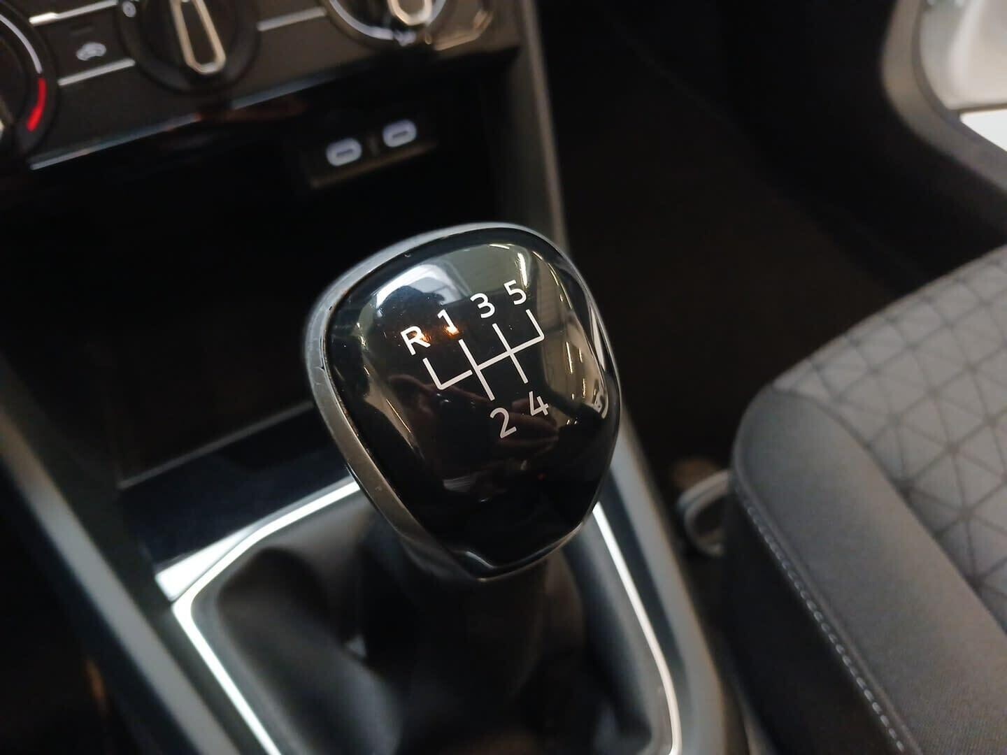 Volkswagen T-Cross - zdjęcie 12