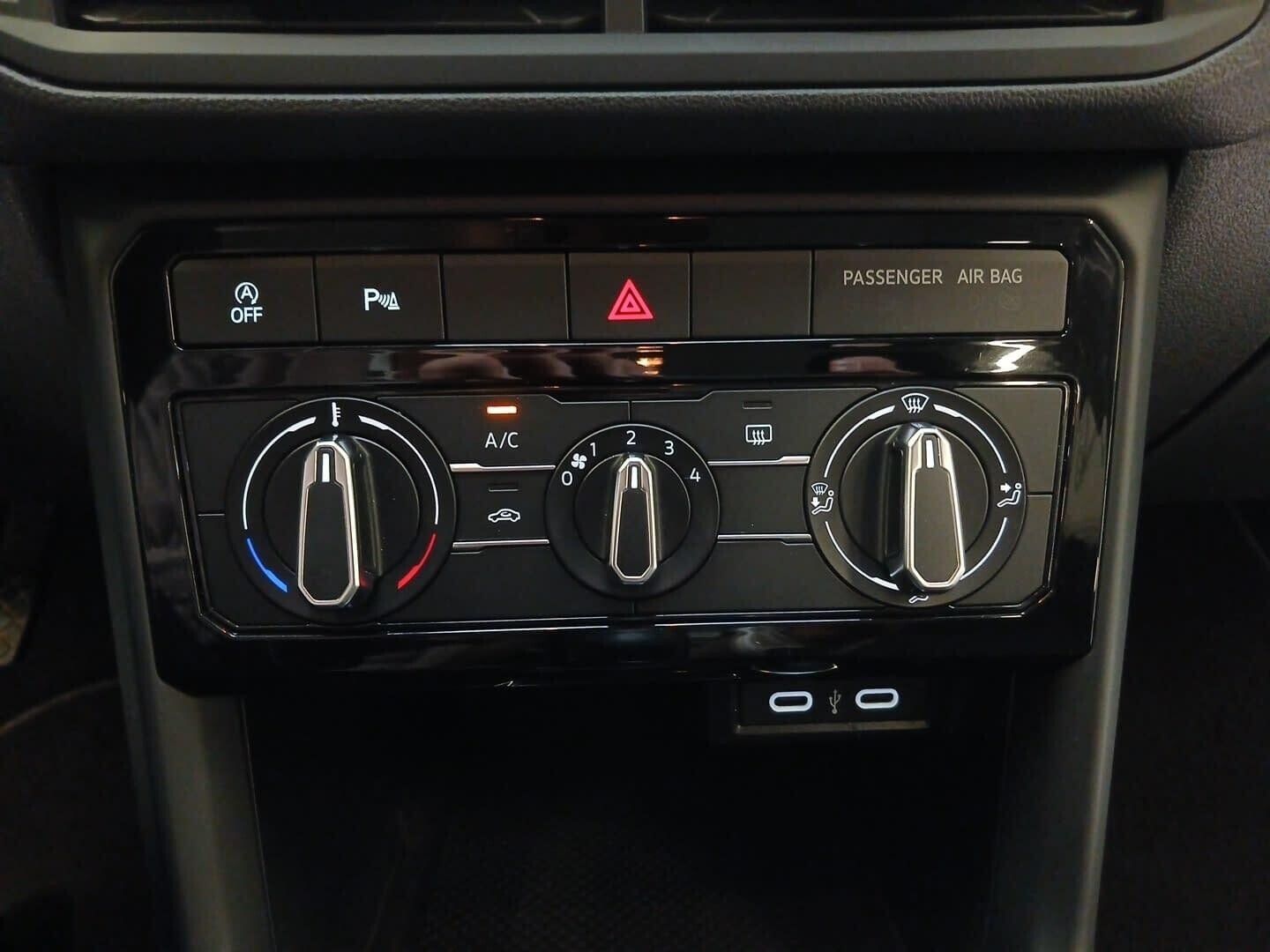 Volkswagen T-Cross - zdjęcie 13