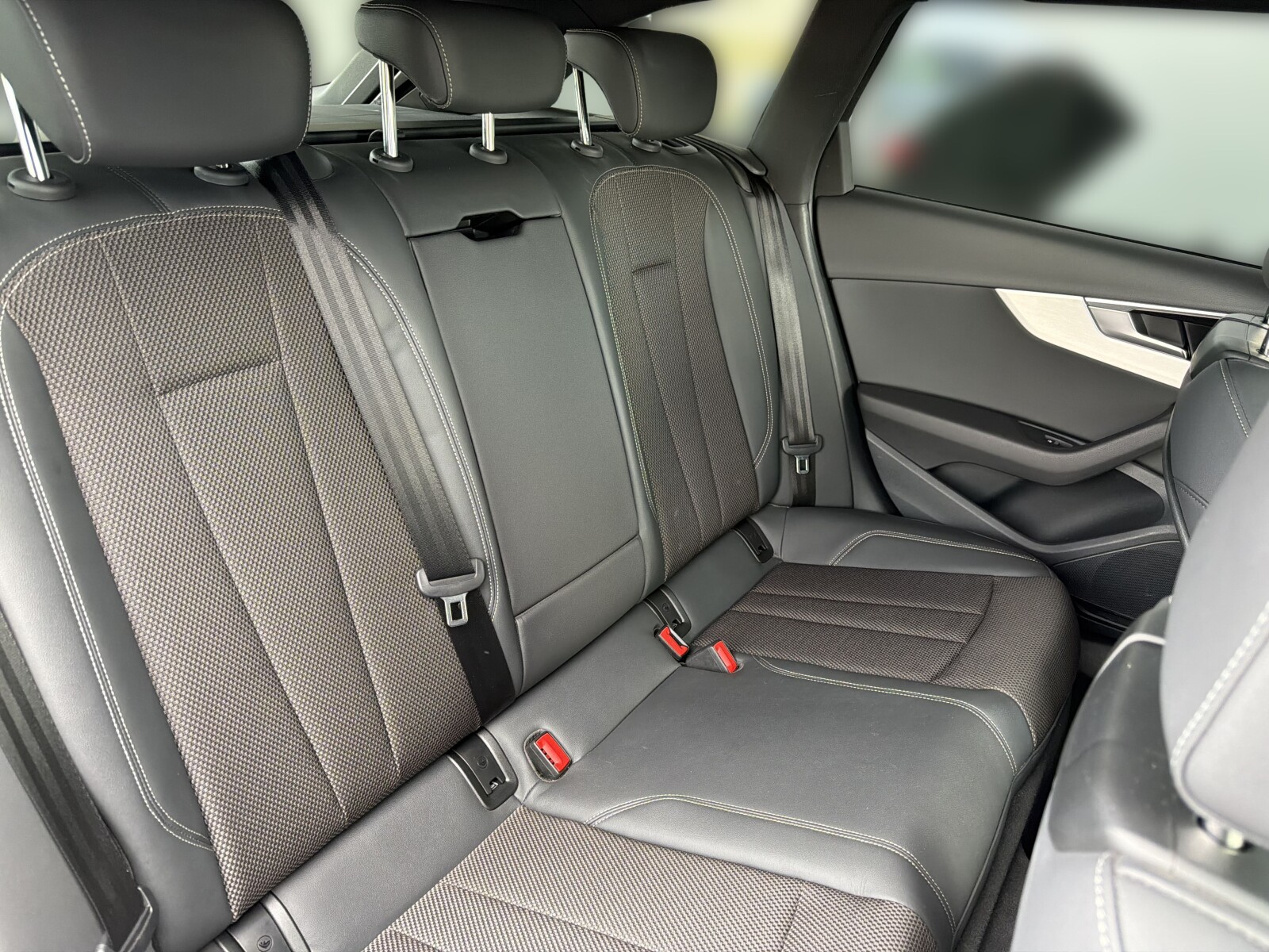 Audi A4 Avant - zdjęcie 14