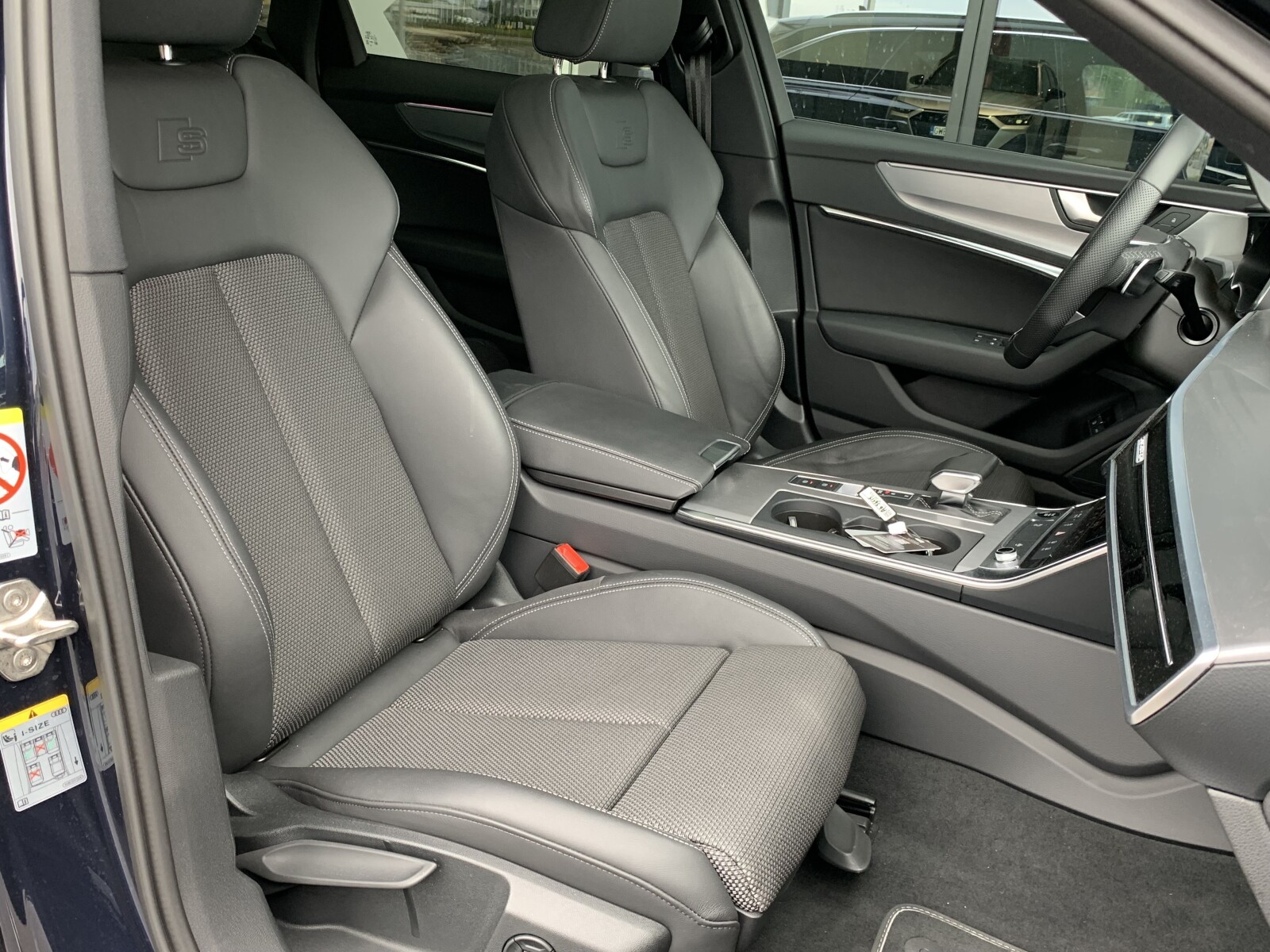 Audi A6 Avant - zdjęcie 14