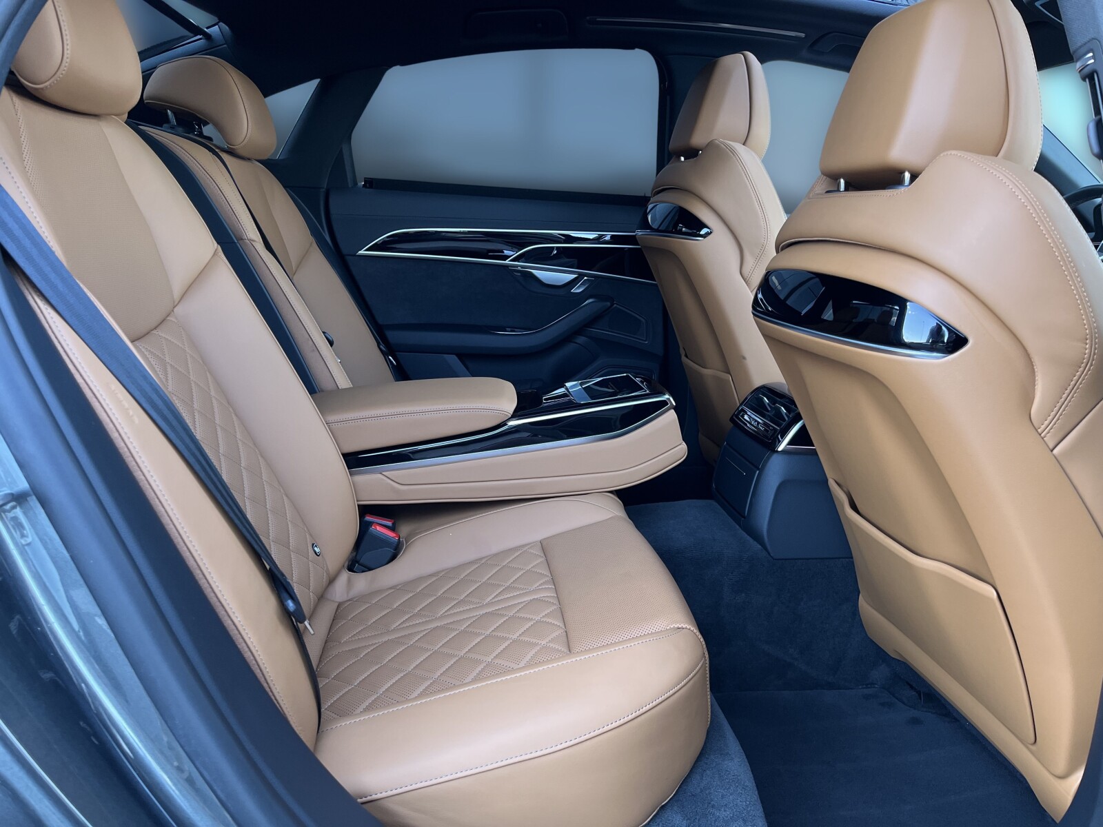 Audi A8 - zdjęcie 17