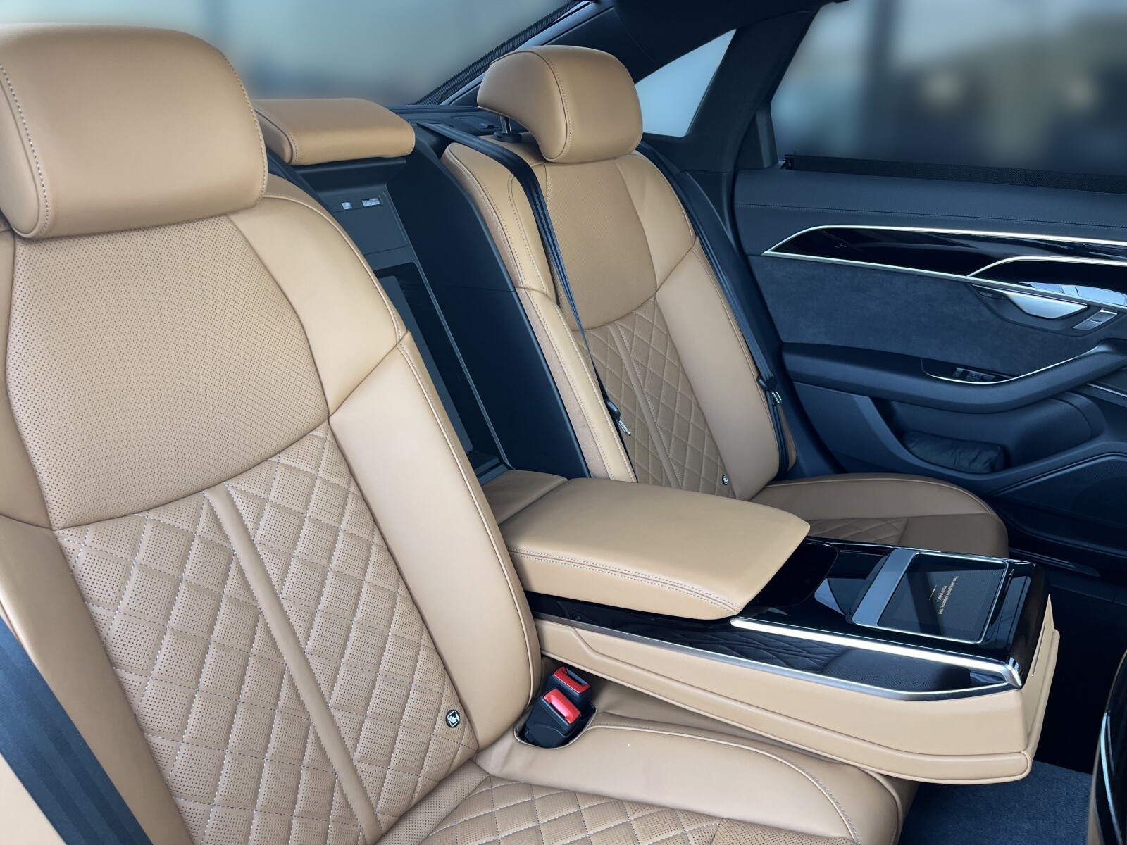Audi A8 - zdjęcie 16
