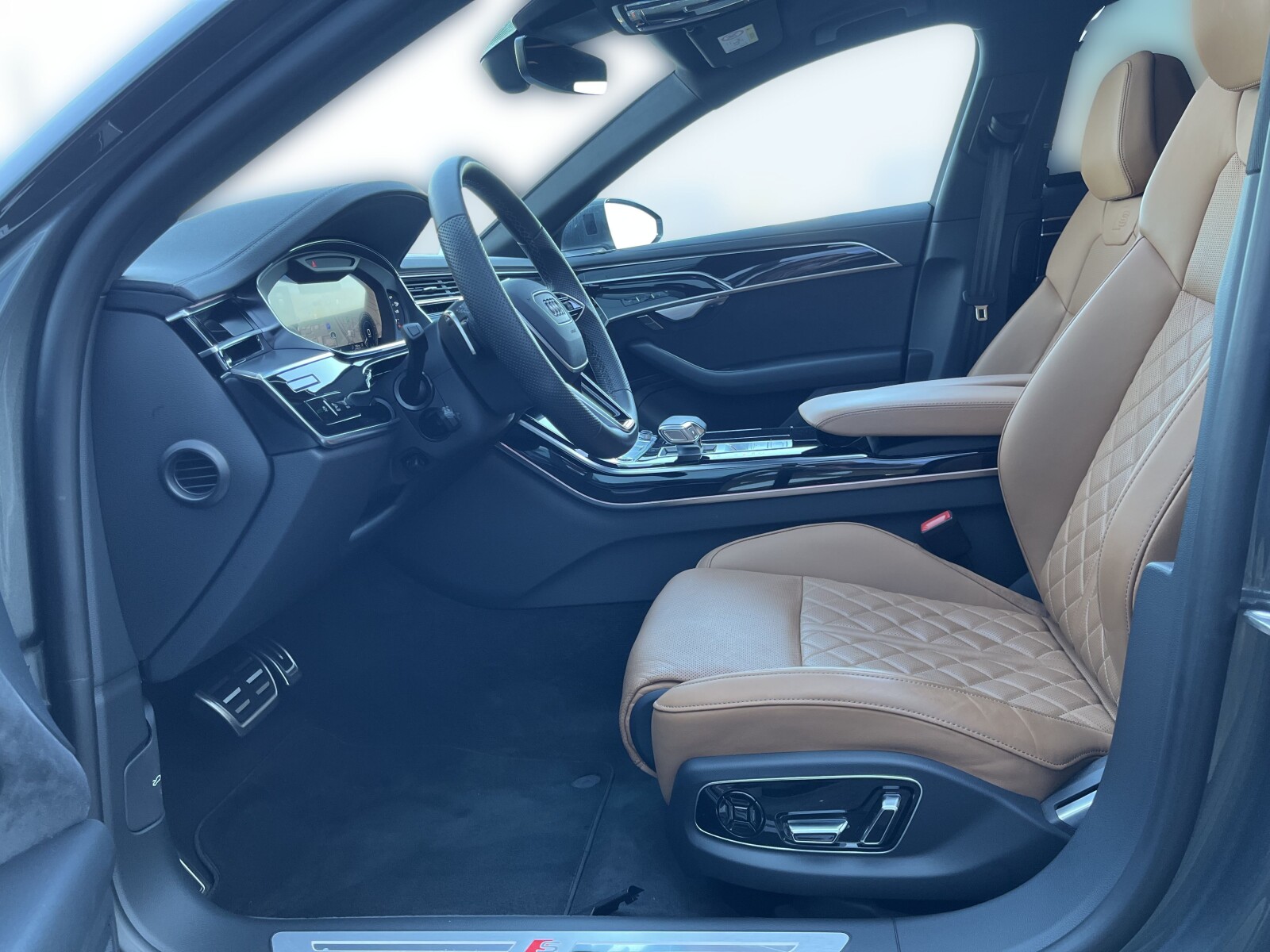 Audi A8 - zdjęcie 12