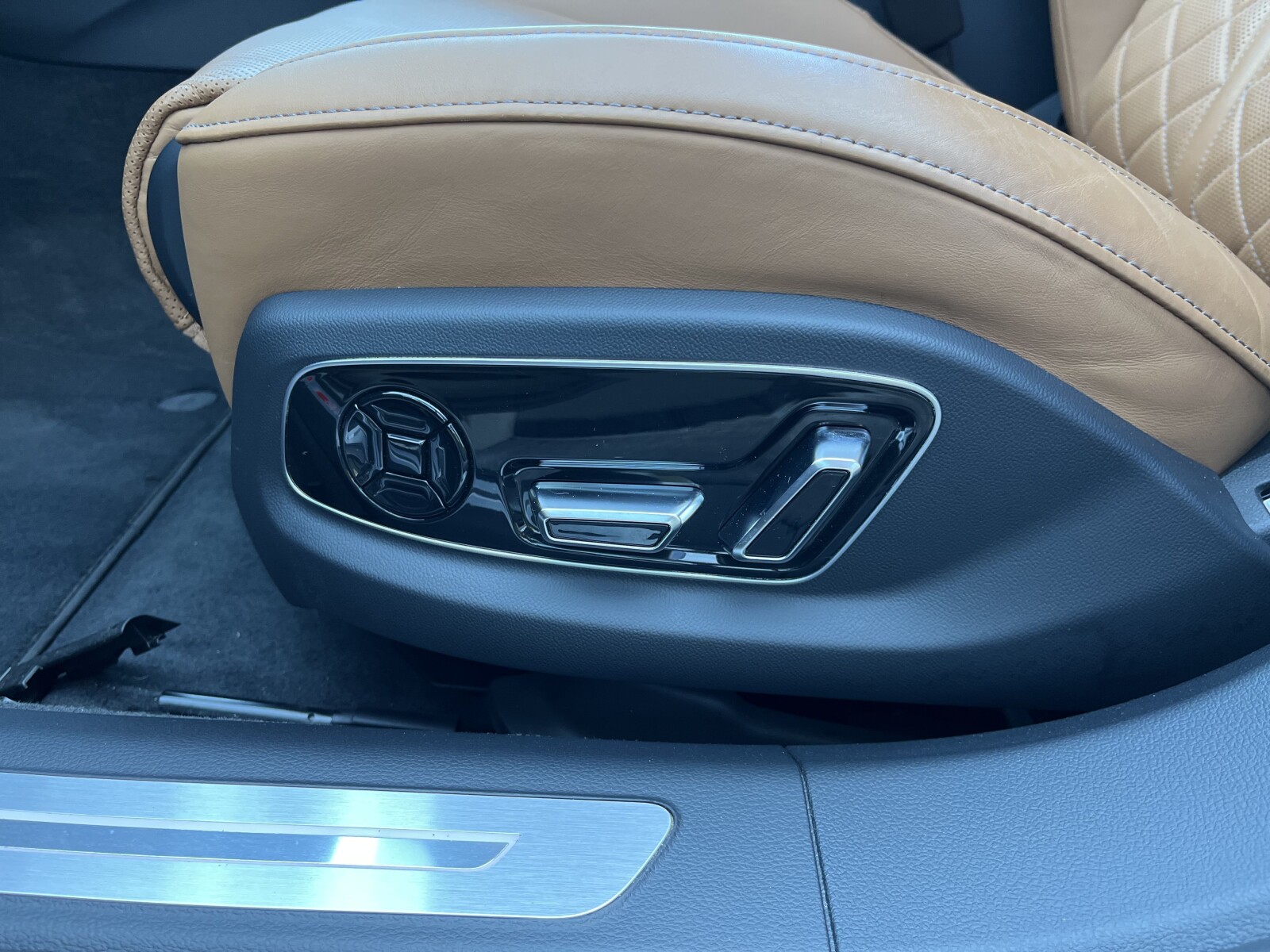 Audi A8 - zdjęcie 26