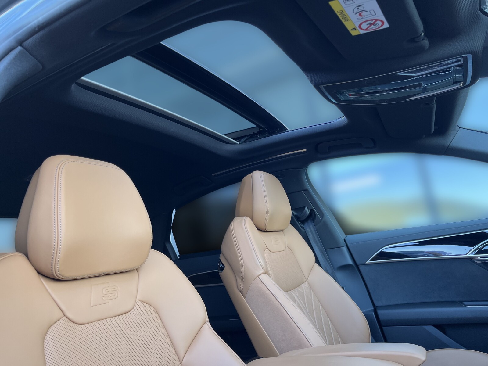 Audi A8 - zdjęcie 25