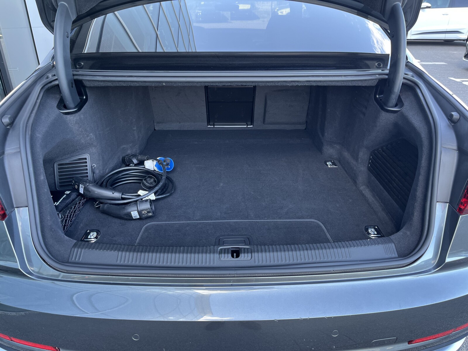 Audi A8 - zdjęcie 9