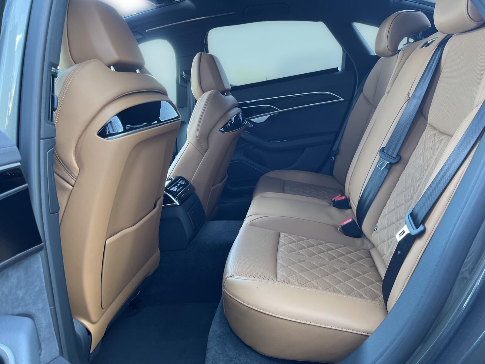 Audi A8 - zdjęcie 15