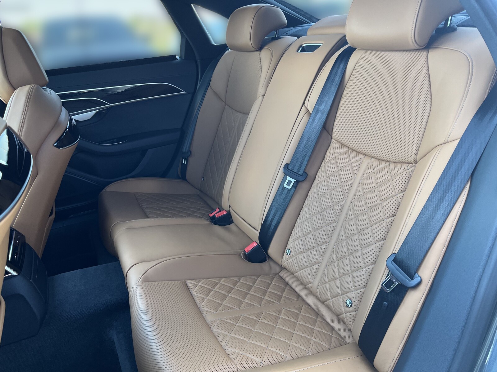 Audi A8 - zdjęcie 14