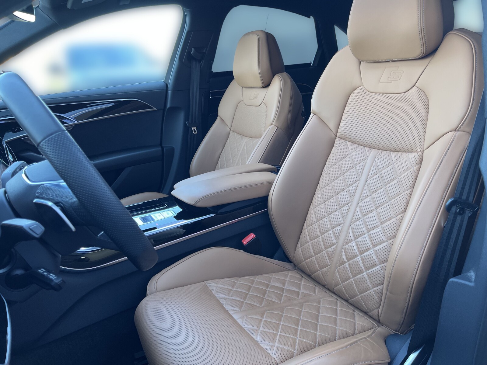 Audi A8 - zdjęcie 13