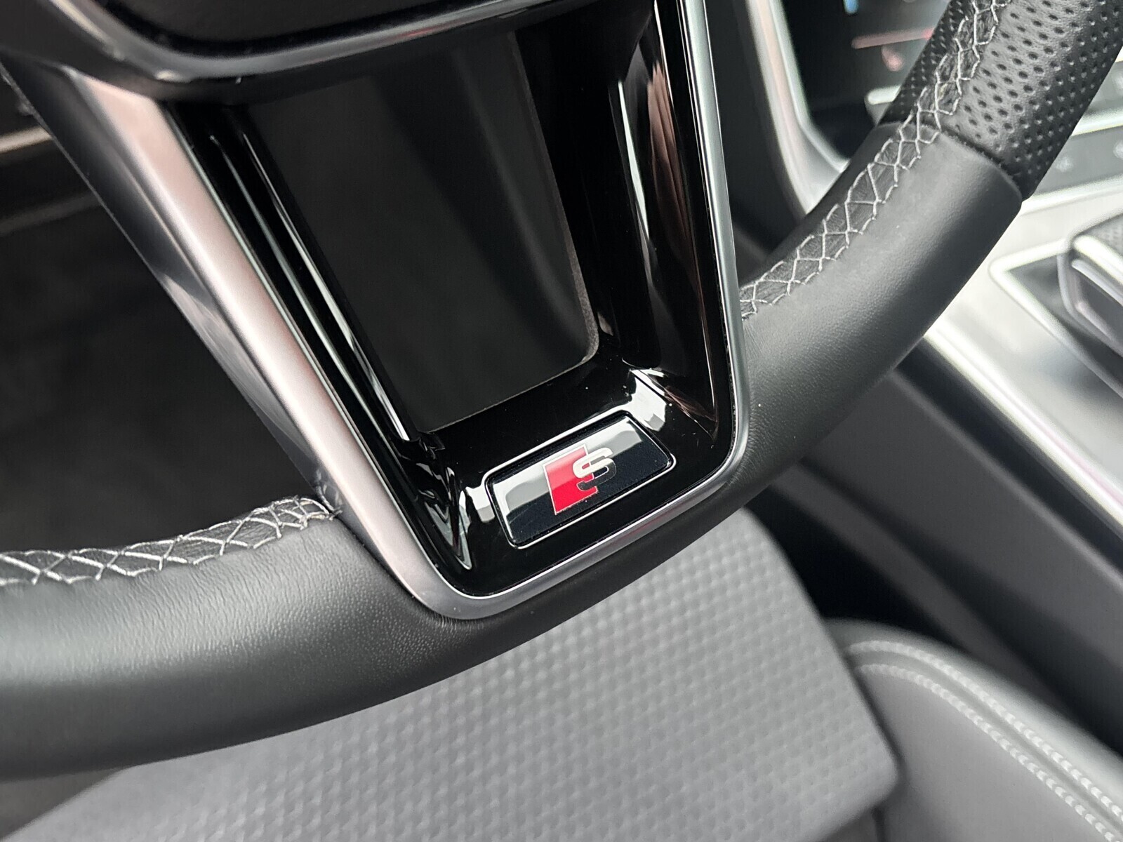 Audi S6 - zdjęcie 26