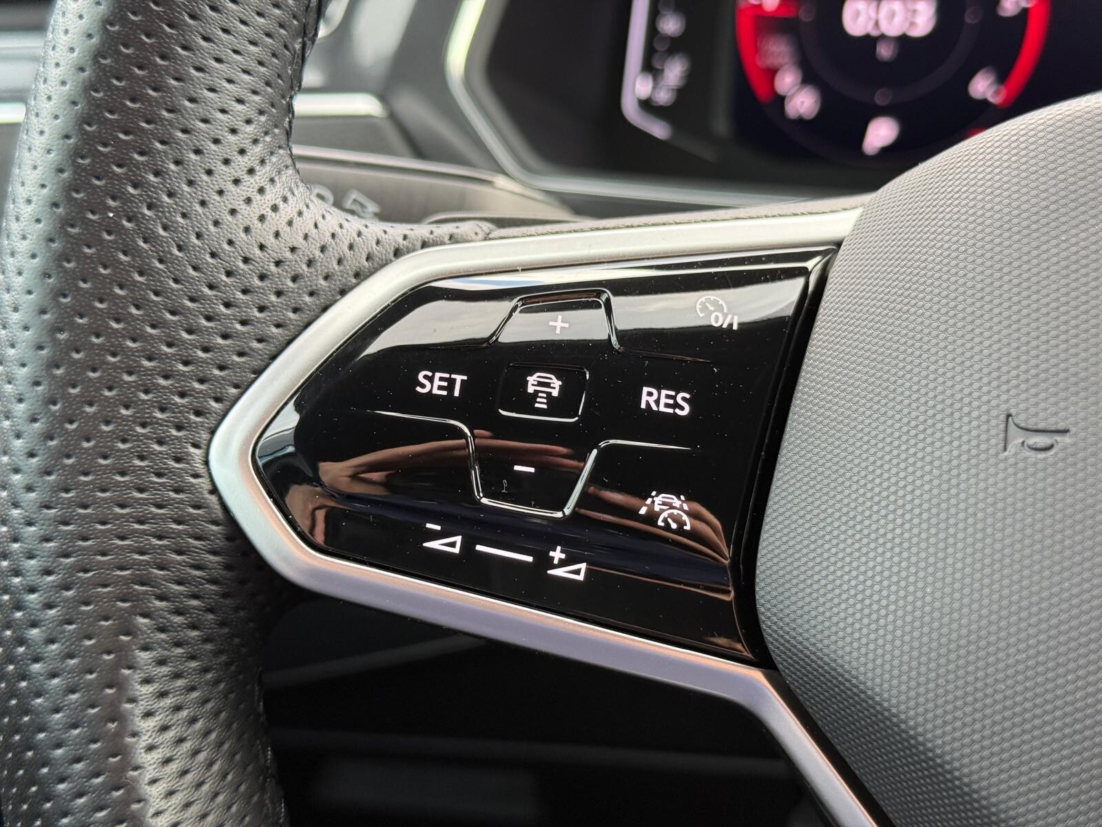 Volkswagen Tiguan Allspace - zdjęcie 13