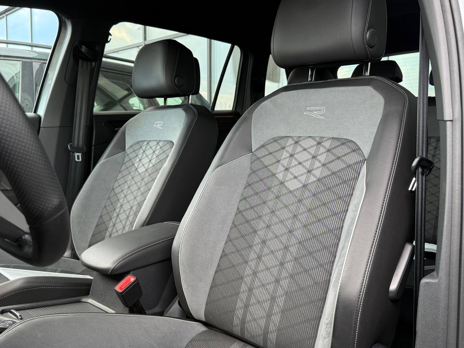 Volkswagen Tiguan Allspace - zdjęcie 25